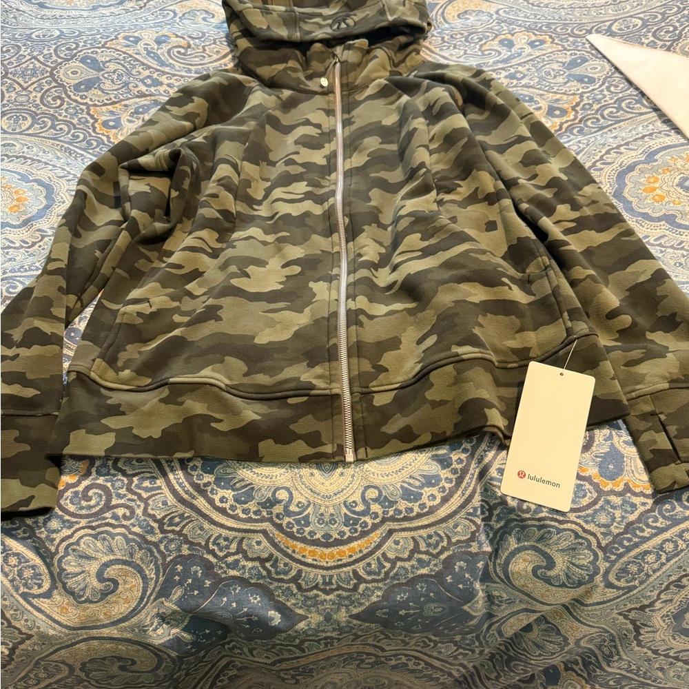 Brand new lululemon Scuba Full Zip Hoodie in Camo